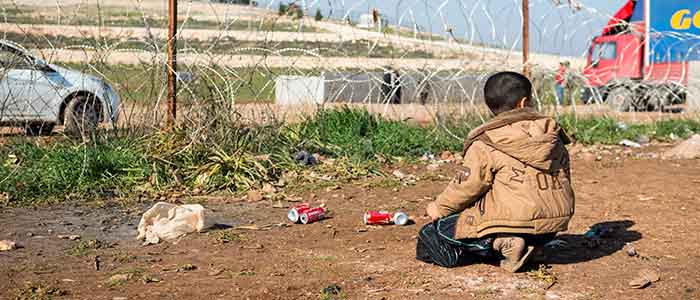 Young Syrian refugee at Turkish border