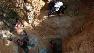 Gold miners in Democratic Republic of Congo