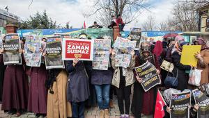 People protest the government takeover of Turkish newspaper Today&#039;s Zaman.