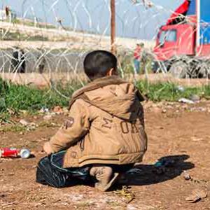 Young Syrian refugee at Turkish border