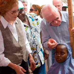 Former US president Jimmy Carter measuring a girl&#039;s height. Credit: The Carter Centre