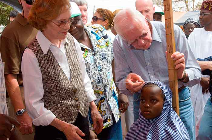 Former US president Jimmy Carter measuring a girl's height. Credit: The Carter Centre